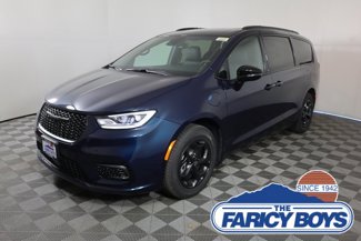 New 2025 Chrysler Pacifica Premium image 1