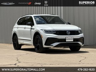 Used 2024 Volkswagen Tiguan SE R-Line image 1