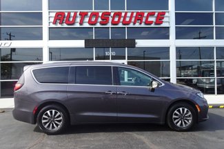 Used 2021 Chrysler Pacifica Touring-L image 1
