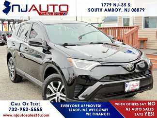 Used 2018 Toyota RAV4 LE image 1