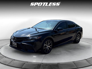 Used 2024 Toyota Camry SE image 1