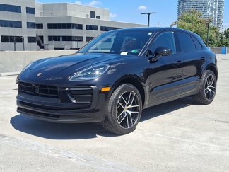 Certified 2025 Porsche Macan image 1