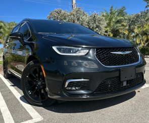Used 2021 Chrysler Pacifica Touring-L image 1