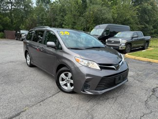 Used 2020 Toyota Sienna LE image 1