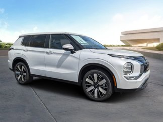 New 2025 Mitsubishi Outlander SE image 1