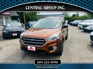 Used 2017 Ford Escape SE w/ Equipment Group 201A image 1