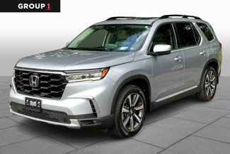Used 2025 Honda Pilot Touring image 1