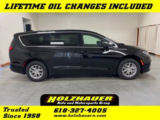 New 2025 Chrysler Pacifica Select image 1