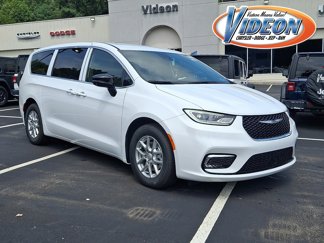 New 2026 Chrysler Pacifica Select video 1