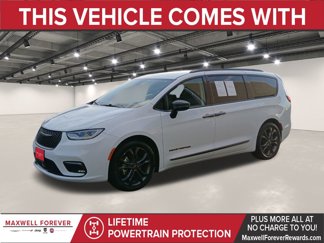Used 2024 Chrysler Pacifica Touring-L w/ Road Tripper Package image 1