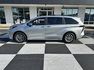 Used 2024 Toyota Sienna XLE image 1