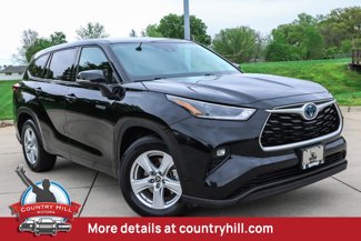 Used 2021 Toyota Highlander LE image 1