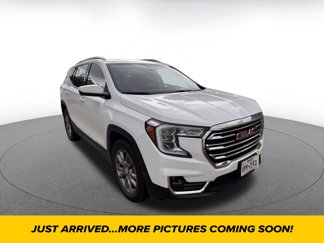 Used 2024 GMC Terrain SLT image 1