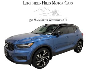 Used 2019 Volvo XC40 T5 R-Design image 1