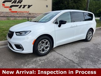 Used 2024 Chrysler Pacifica Limited image 1