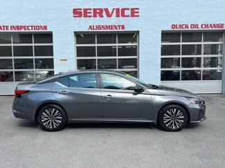 Used 2024 Nissan Altima 2.5 SV image 1
