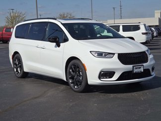 New 2025 Chrysler Pacifica Limited image 1