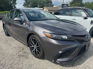 Used 2022 Toyota Camry SE image 1