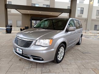 Used 2016 Chrysler Town & Country Touring image 1