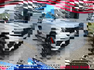 Used 2024 Jeep Grand Cherokee Altitude image 1