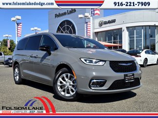 New 2025 Chrysler Pacifica Select image 1