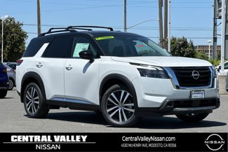 New 2025 Nissan Pathfinder Platinum image 1