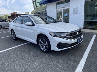 Certified 2023 Volkswagen Jetta SE w/ Panoramic Sunroof Package image 1