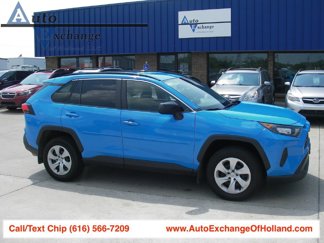 Used 2019 Toyota RAV4 LE w/ All Weather Liner Package image 1