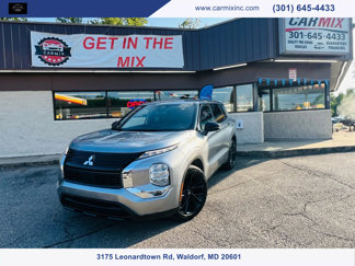 Used 2023 Mitsubishi Outlander SE image 1