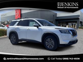 New 2025 Nissan Pathfinder SV image 1