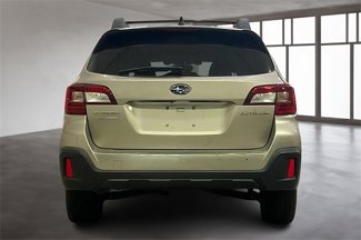 Used 2018 Subaru Outback 2.5i Premium image 1