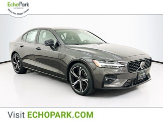 Used 2025 Volvo S60 B5 Core image 1
