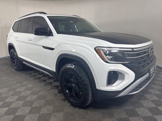 New 2025 Volkswagen Atlas Peak Edition SE image 1