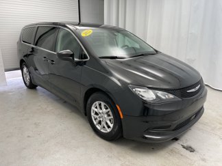 Used 2022 Chrysler Voyager LX image 1