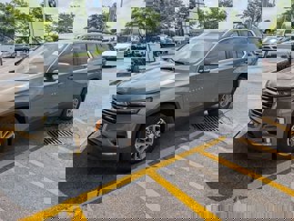 Used 2023 Chevrolet Traverse LT image 1