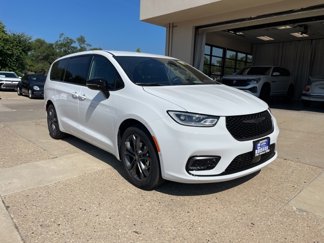 New 2026 Chrysler Pacifica Select image 1