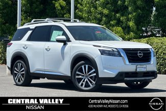 New 2025 Nissan Pathfinder Platinum image 1