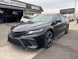 Used 2020 Toyota Camry SE image 1