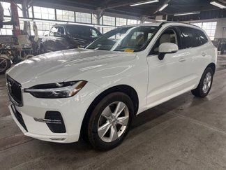 Used 2022 Volvo XC60 B5 Momentum image 1
