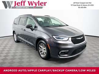 Used 2022 Chrysler Pacifica Touring-L image 1