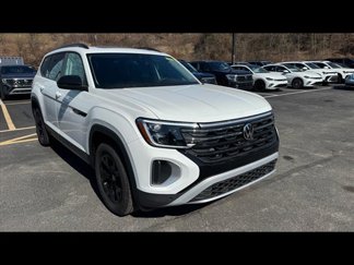 New 2025 Volkswagen Atlas Peak Edition SE image 1
