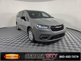 New 2025 Chrysler Pacifica Select image 1