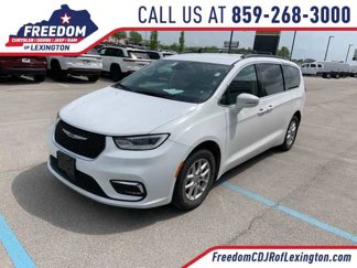 Used 2022 Chrysler Pacifica Touring-L image 1