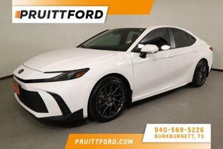 Used 2025 Toyota Camry SE image 1