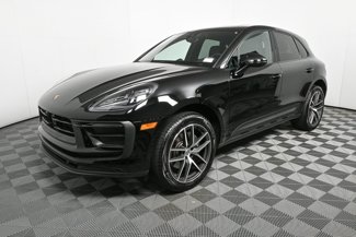 Used 2025 Porsche Macan image 1