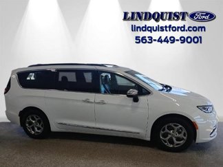 Used 2023 Chrysler Pacifica Limited image 1