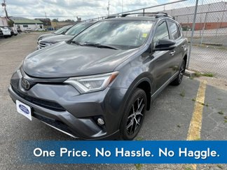 Used 2018 Toyota RAV4 SE image 1