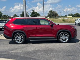 Used 2025 Toyota Grand Highlander AWD image 1