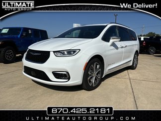 New 2024 Chrysler Pacifica Pinnacle w/ Trailer Tow Group image 1