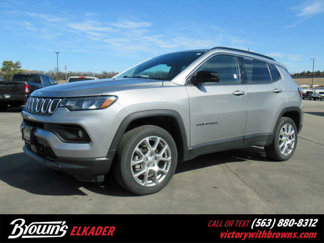 Used 2022 Jeep Compass Latitude image 1